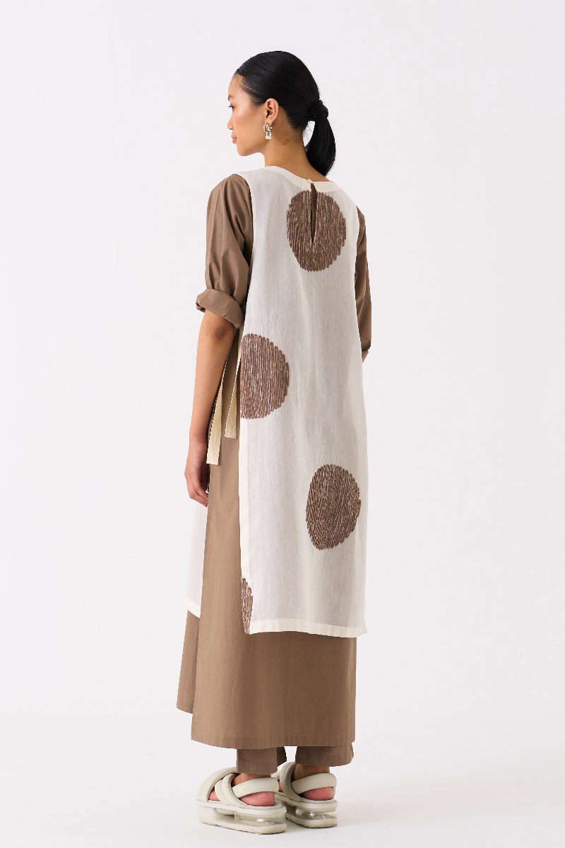 SIDE TIE OVERLAY TUNIC-OVERLAY : IVORY
TUNIC : CEDAR poplin by THREE for women Worldwide