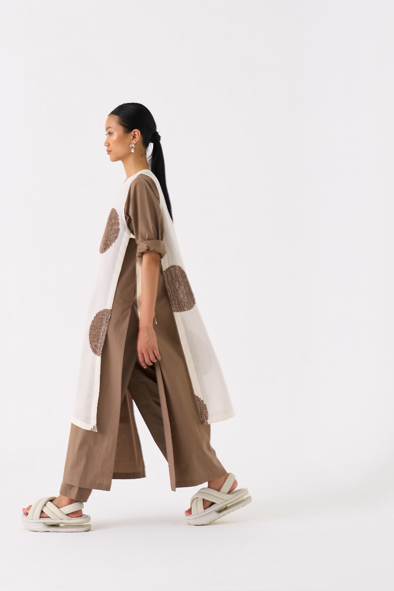 SIDE TIE OVERLAY TUNIC-OVERLAY : IVORY
TUNIC : CEDAR poplin by THREE for women Worldwide