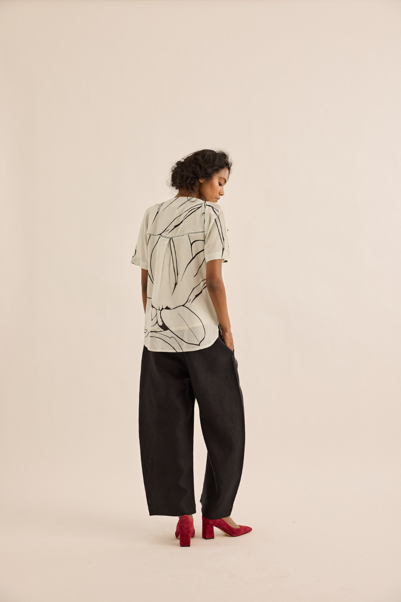 Snowbound Top mul top/shirt by Khara Kapas in ivory for women Worldwide