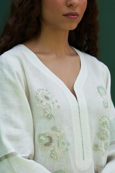 Insha Hand-Embroidered Kurta
- Ivory