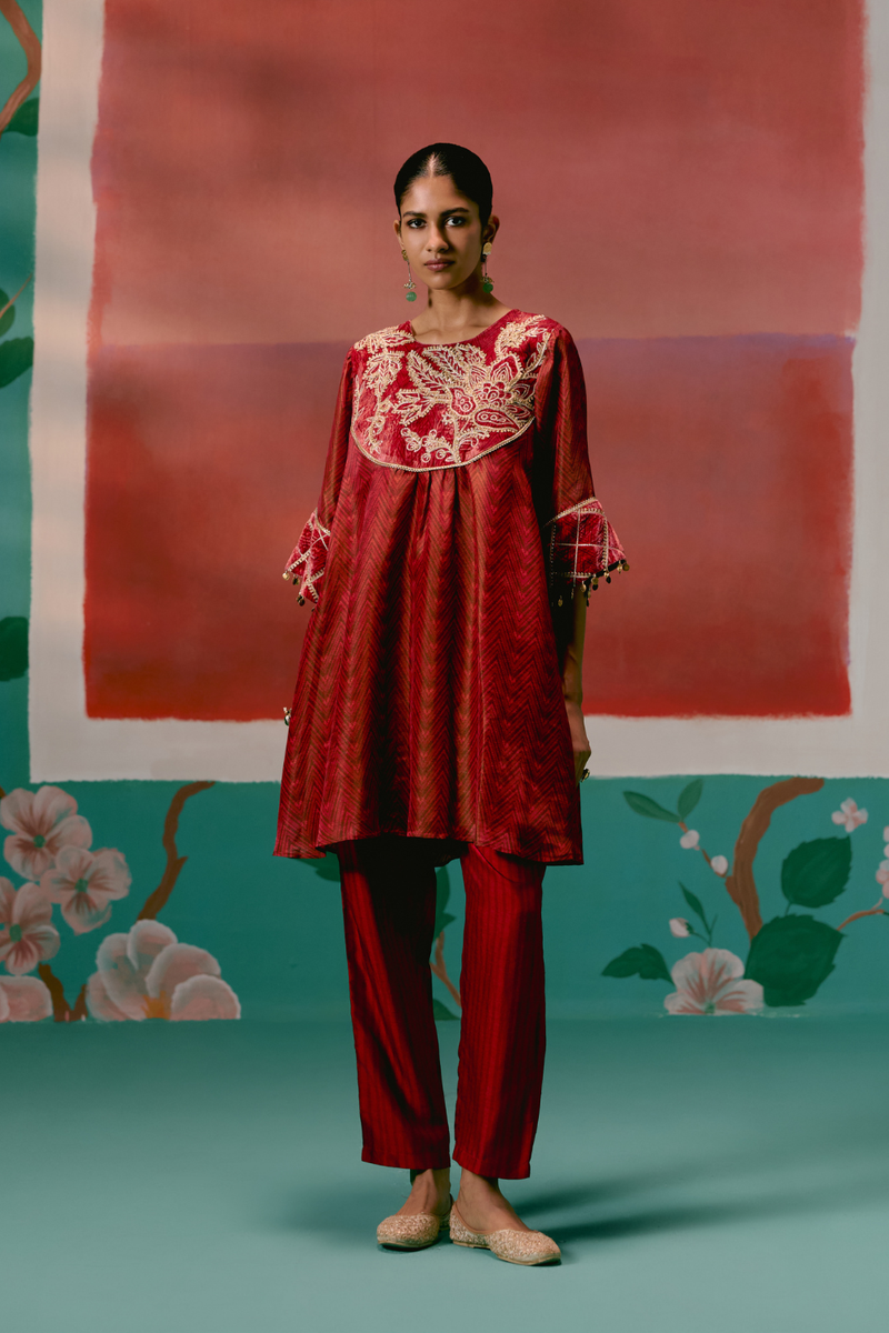 Maroon Embroidered Kurta Set tissue by Label Mogra for women Worldwide
