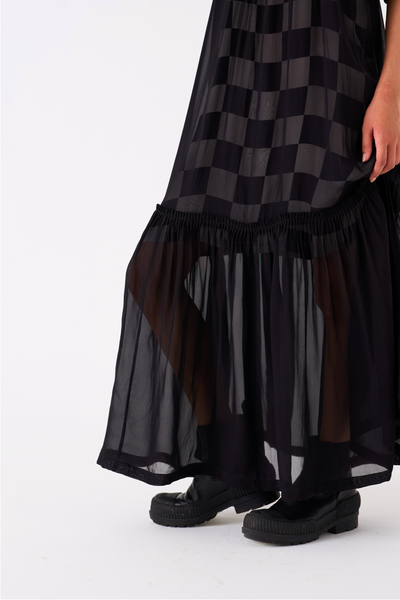 SHEER BOTTOM FRILL DRESS
-BLACK