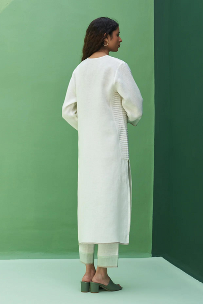 June Border Linen Pleated Kurta
- Ivory