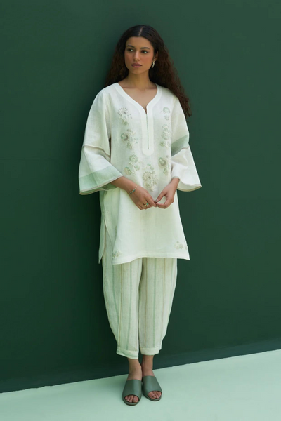 Insha Hand-Embroidered Kurta Set
- Ivory