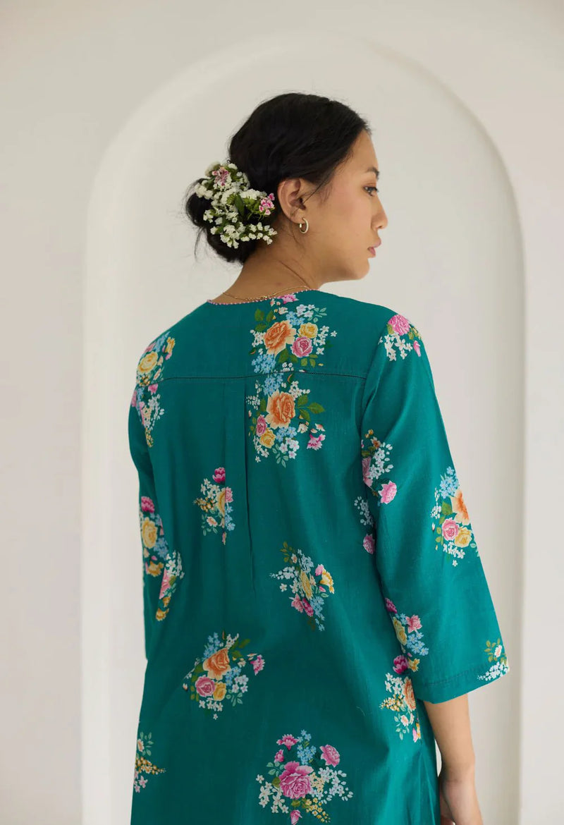 Sage Green Floral Bunch Mid Kurta Set cotton by Nadiya Paar in green color for women Worldwide