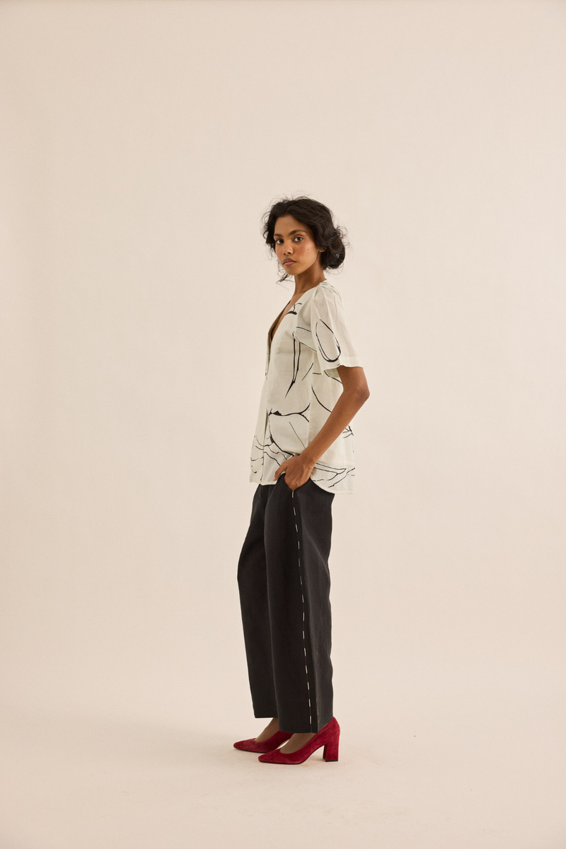 Snowbound Top mul top/shirt by Khara Kapas in ivory for women Worldwide