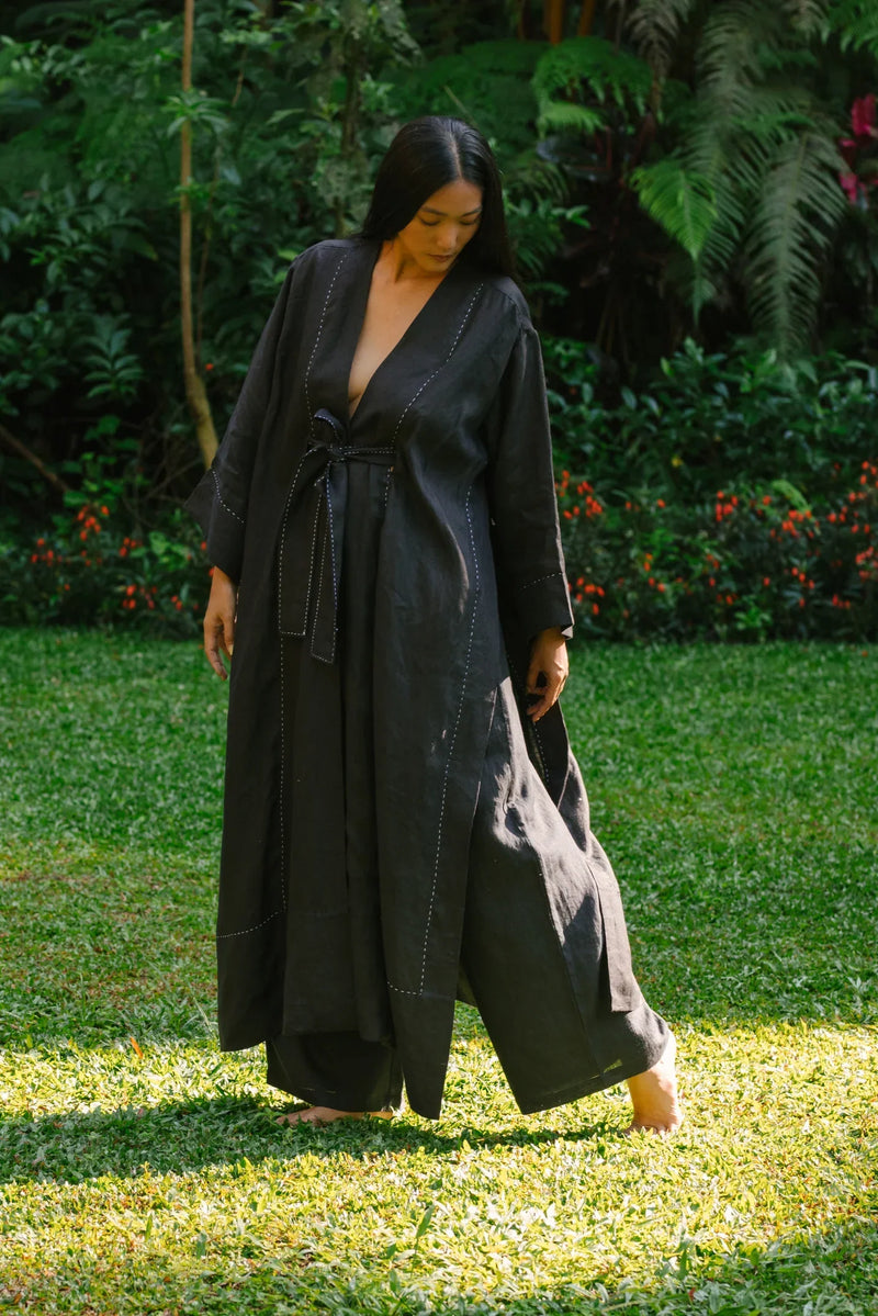 SUI UNISEX HAORI COAT linen by Ituvana in black color for women Worldwide