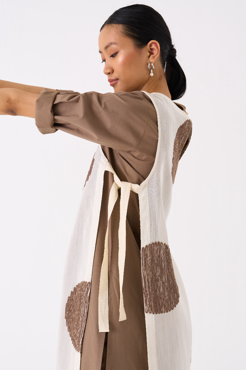 SIDE TIE OVERLAY TUNIC-OVERLAY : IVORY
TUNIC : CEDAR poplin by THREE for women Worldwide