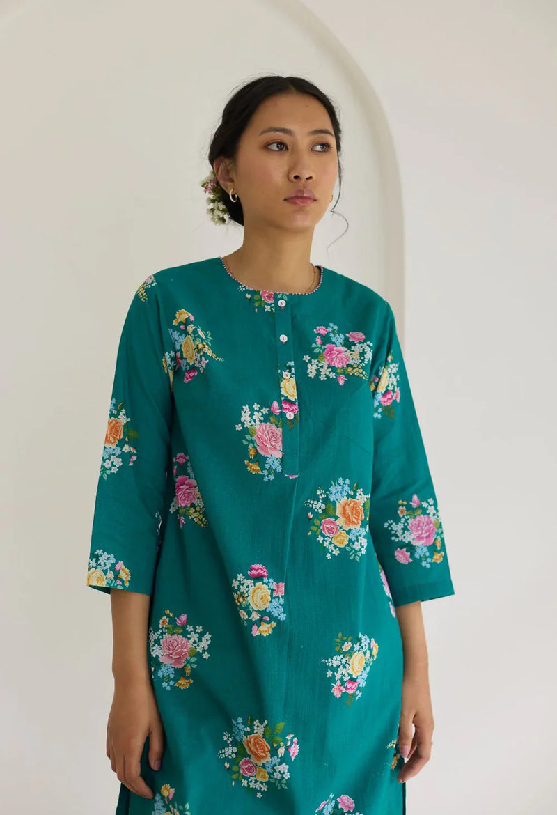 Sage Green Floral Bunch Mid Kurta Set cotton by Nadiya Paar in green color for women Worldwide