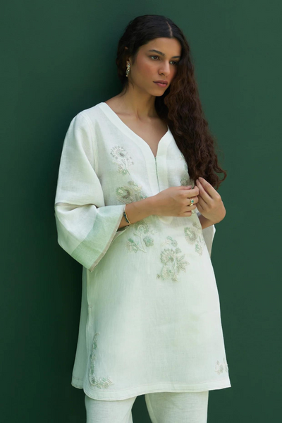 Insha Hand-Embroidered Kurta
- Ivory