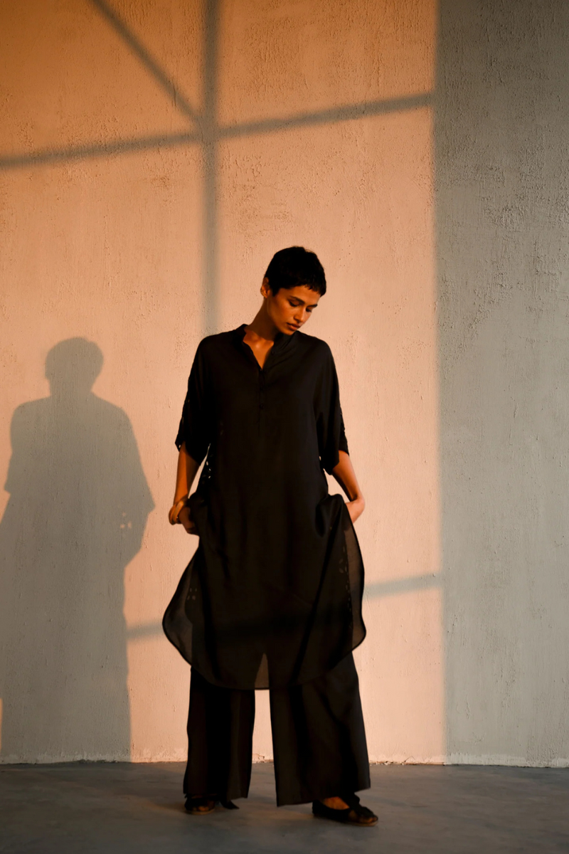 SAACHI CUTWORK KURTA SET 100% cotton by Ituvana in black color for women Worldwide