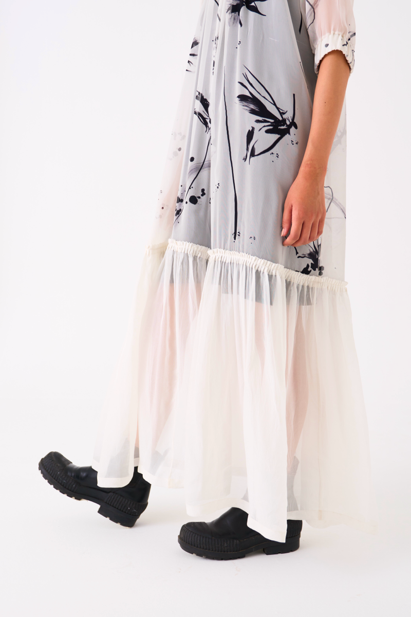 SHEER BOTTOM FRILL DRESS
-BLACK/WHITE