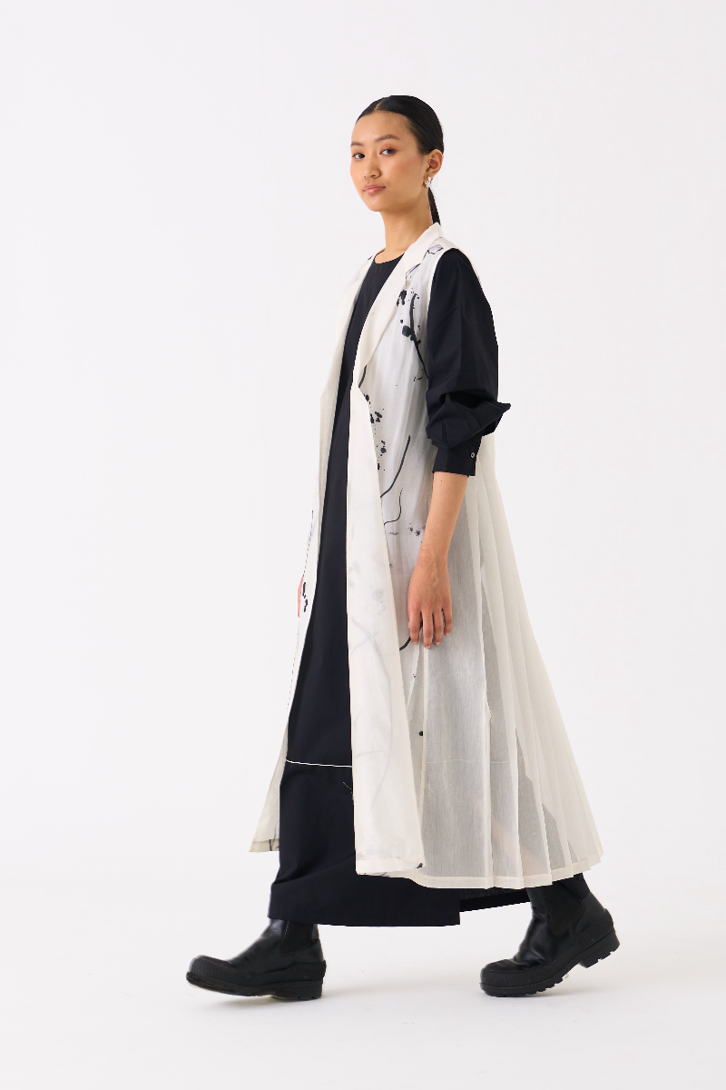 SLEEVELESS BACK PLEAT OVERLAY-BLACK FLORAL organza by THREE in black color for women Worldwide