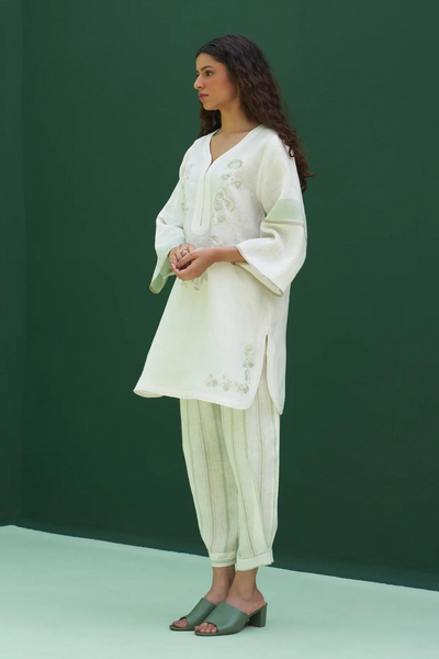 Insha Hand-Embroidered Kurta Set
- Ivory