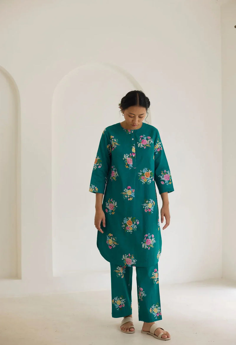 Sage Green Floral Bunch Mid Kurta Set cotton by Nadiya Paar in green color for women Worldwide