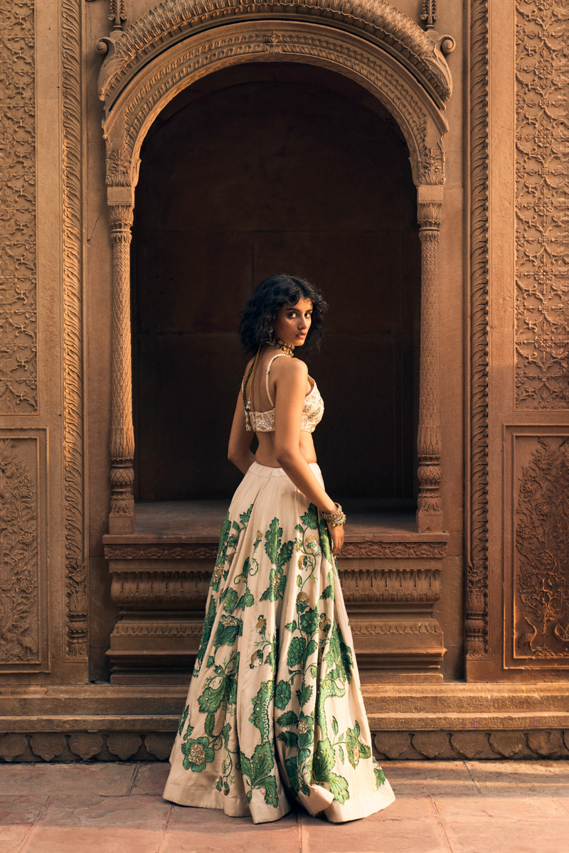 PH-2473 
Lehenga 
Blouse 
Dupatta Set by Paulmi & Harsh for women Worldwide