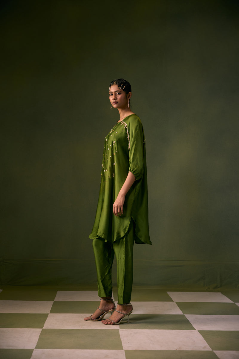 Acove Fern Antifit Kurta with Pants vegan satin, organza satin kurta/kurta set by PRAHNAAYA in green for women Worldwide