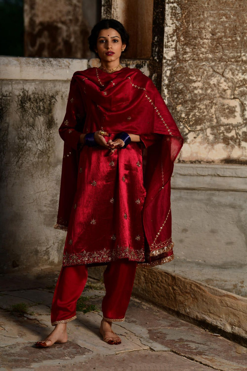 Maanak Kurta Set by Tokree in red color for women Worldwide