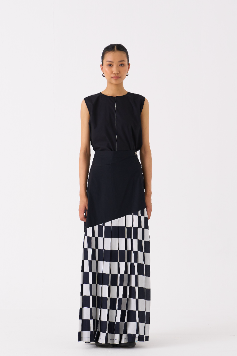 CHECKERED SKIRT CO-ORD 
(SET OF 2)-
BLACK