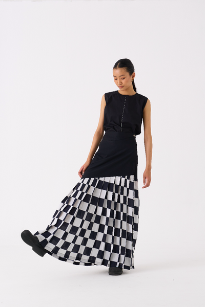 CHECKERED SKIRT CO-ORD 
(SET OF 2)-
BLACK