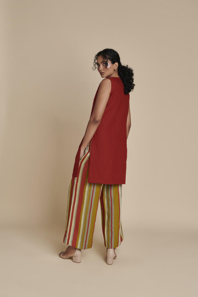 Anaar Leher Linen Sleeveless Kurta Set linen by Saphed in red color for women Worldwide