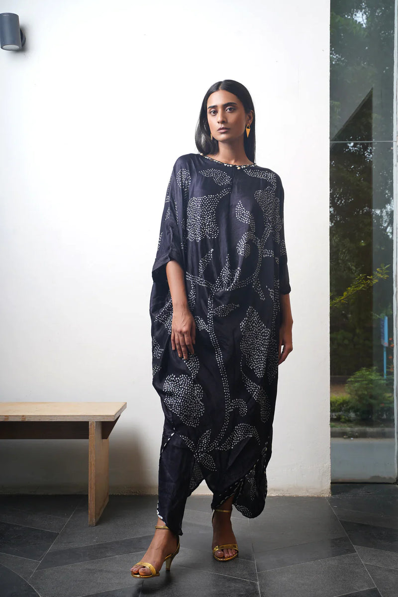 IKEBANA SET-black silk by Dyelogue in black color for women Worldwide
