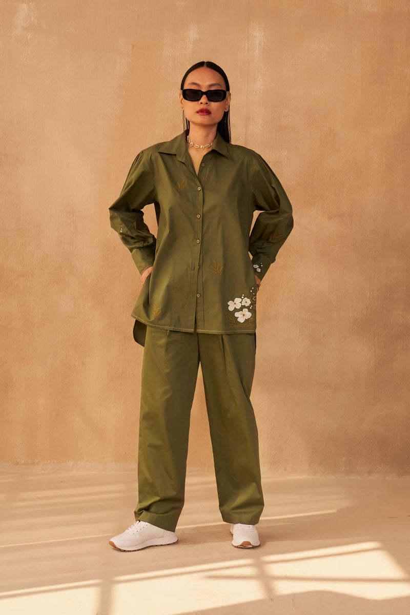 Be Kind Organic Cotton Shirt poplin by SUI in olive color for women Worldwide