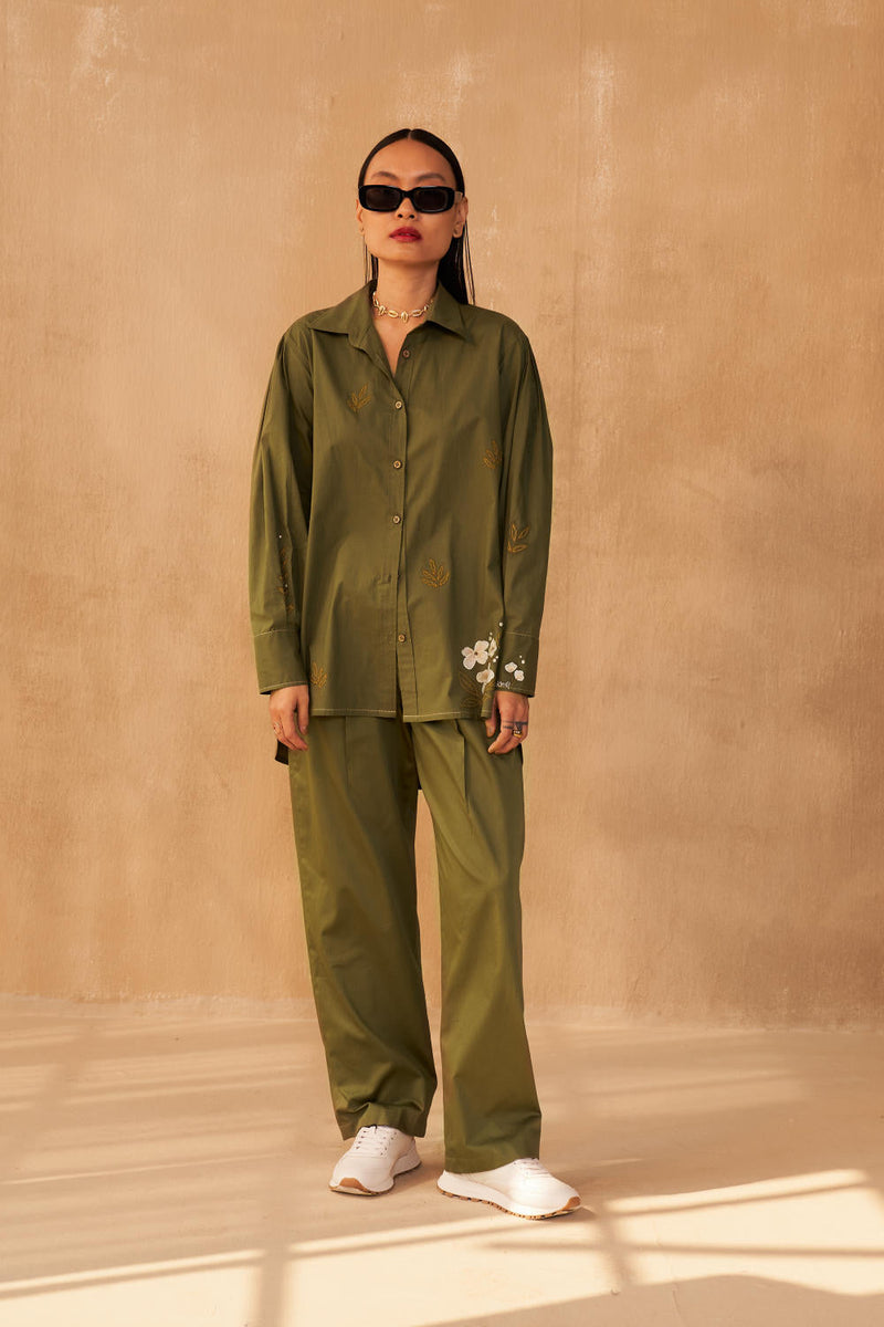 Be Kind Organic Cotton Shirt poplin by SUI in olive color for women Worldwide