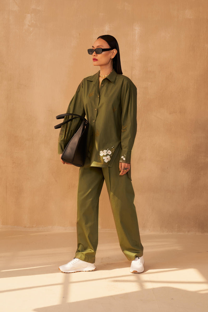 Be Kind Organic Cotton Shirt poplin by SUI in olive color for women Worldwide