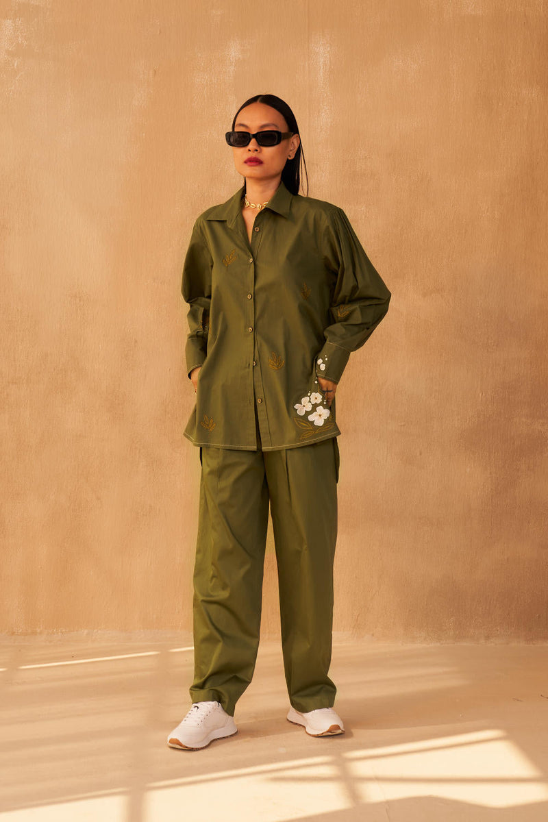 Be Kind Organic Cotton Shirt poplin by SUI in olive color for women Worldwide