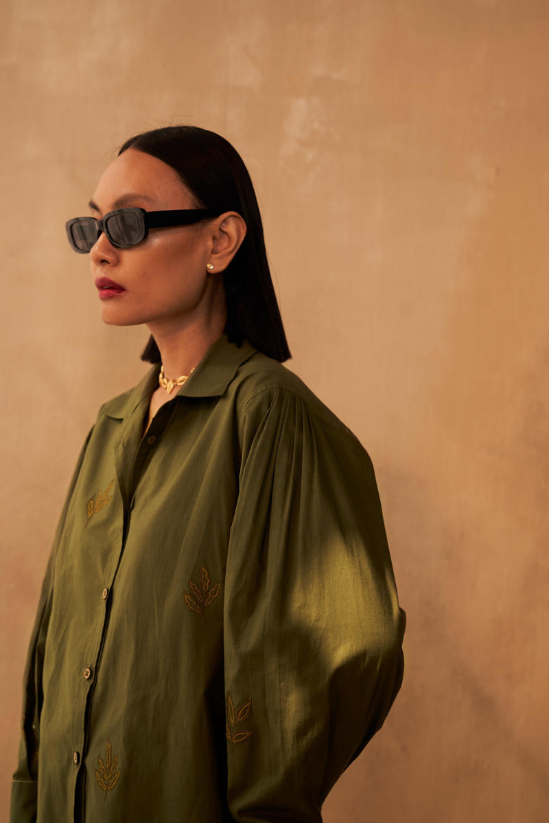 Be Kind Organic Cotton Shirt poplin by SUI in olive color for women Worldwide