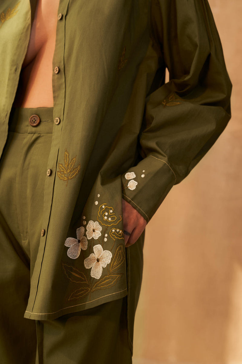 Be Kind Organic Cotton Shirt poplin by SUI in olive color for women Worldwide
