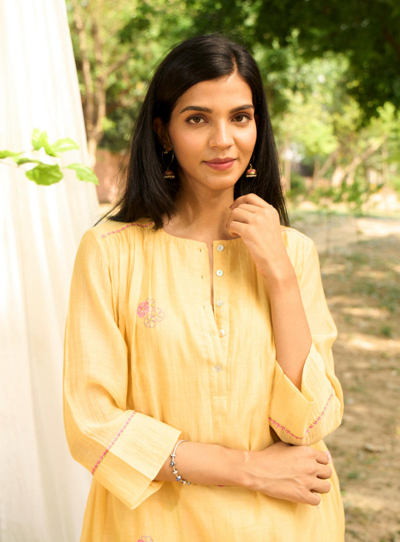 Saaras Kurta Set-Yellow silk by Priti Prashant in yellow color for women Worldwide