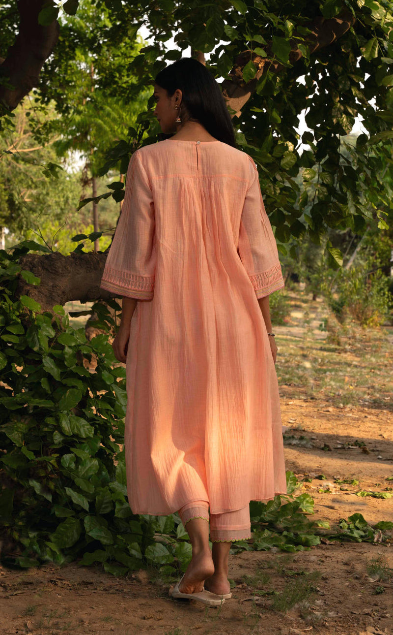 Maina Kurta Set-Peach silk by Priti Prashant in peach color for women Worldwide