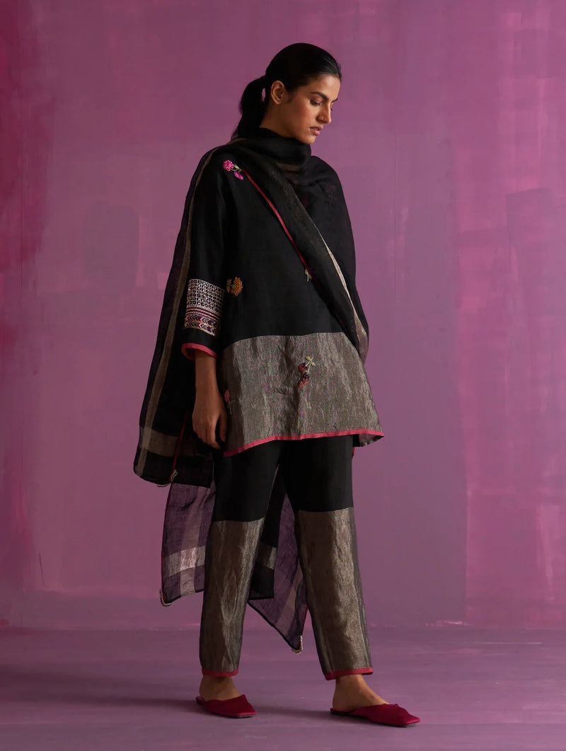 Cyra Hand-Embroidered Kurta Set - Black linen by Manan in black color for women Worldwide