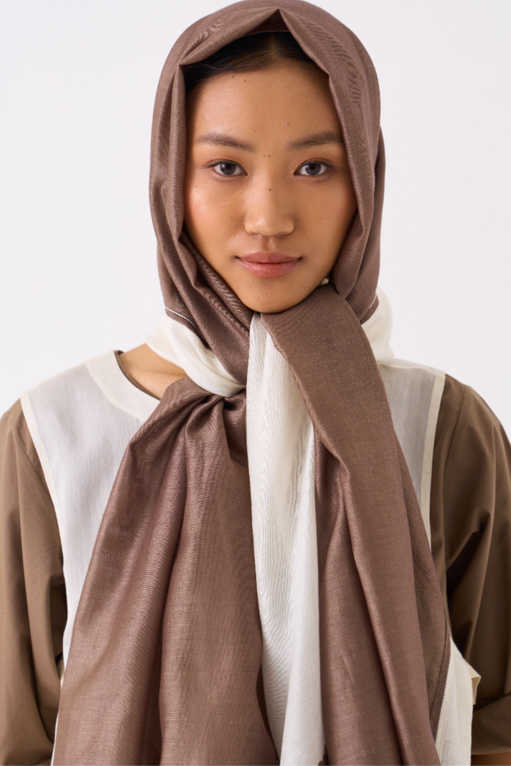 SQUARE EMB. SCARF-IVORY/
CEDAR