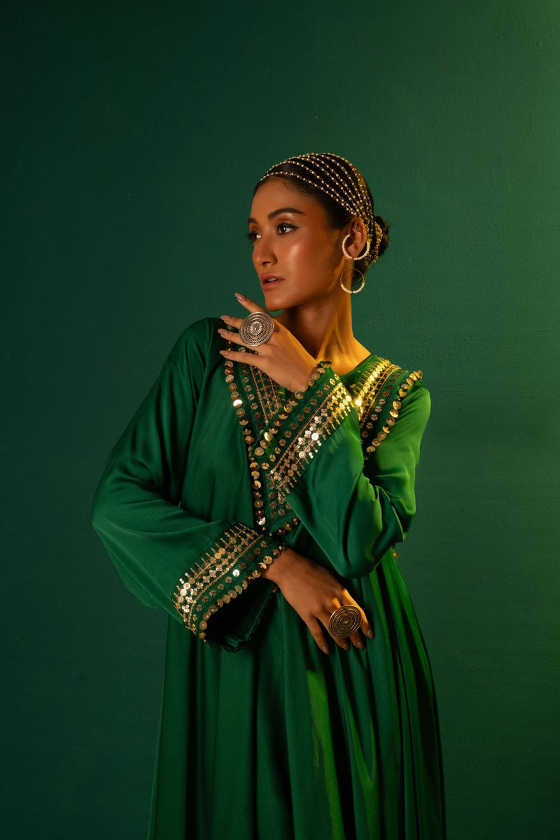 Chamakeen Mahi Green Asymmetrical Kurta Set satin by PRAHNAAYA in green color for women Worldwide