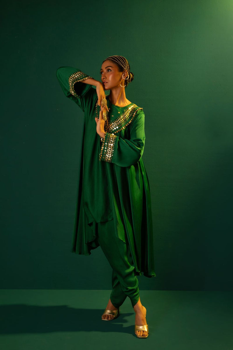 Chamakeen Mahi Green Asymmetrical Kurta Set satin by PRAHNAAYA in green color for women Worldwide