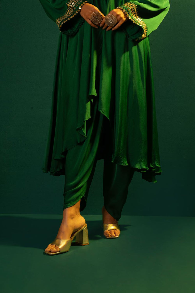 Chamakeen Mahi Green Asymmetrical Kurta Set satin by PRAHNAAYA in green color for women Worldwide