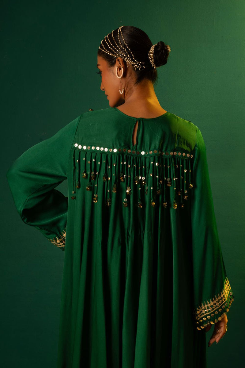 Chamakeen Mahi Green Asymmetrical Kurta Set satin by PRAHNAAYA in green color for women Worldwide