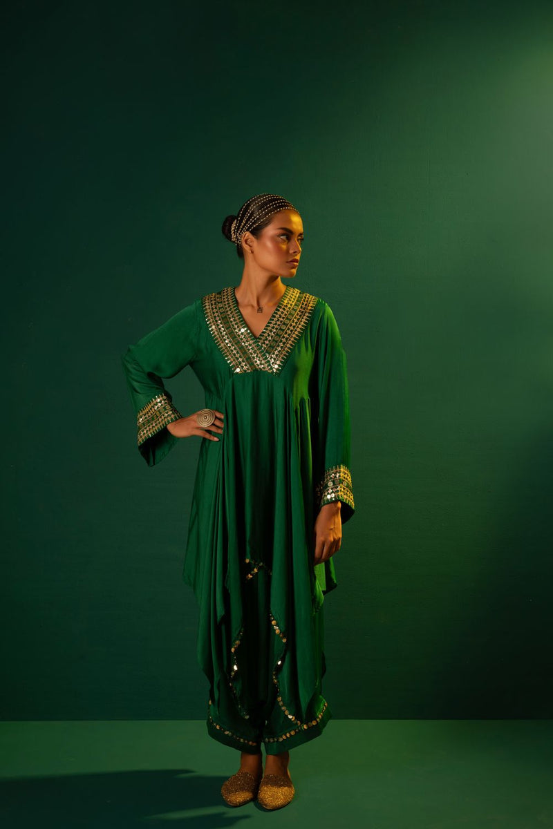 Chamakeen Ariyana Green Asymmetrical Tunic Set satin by PRAHNAAYA in green color for women Worldwide