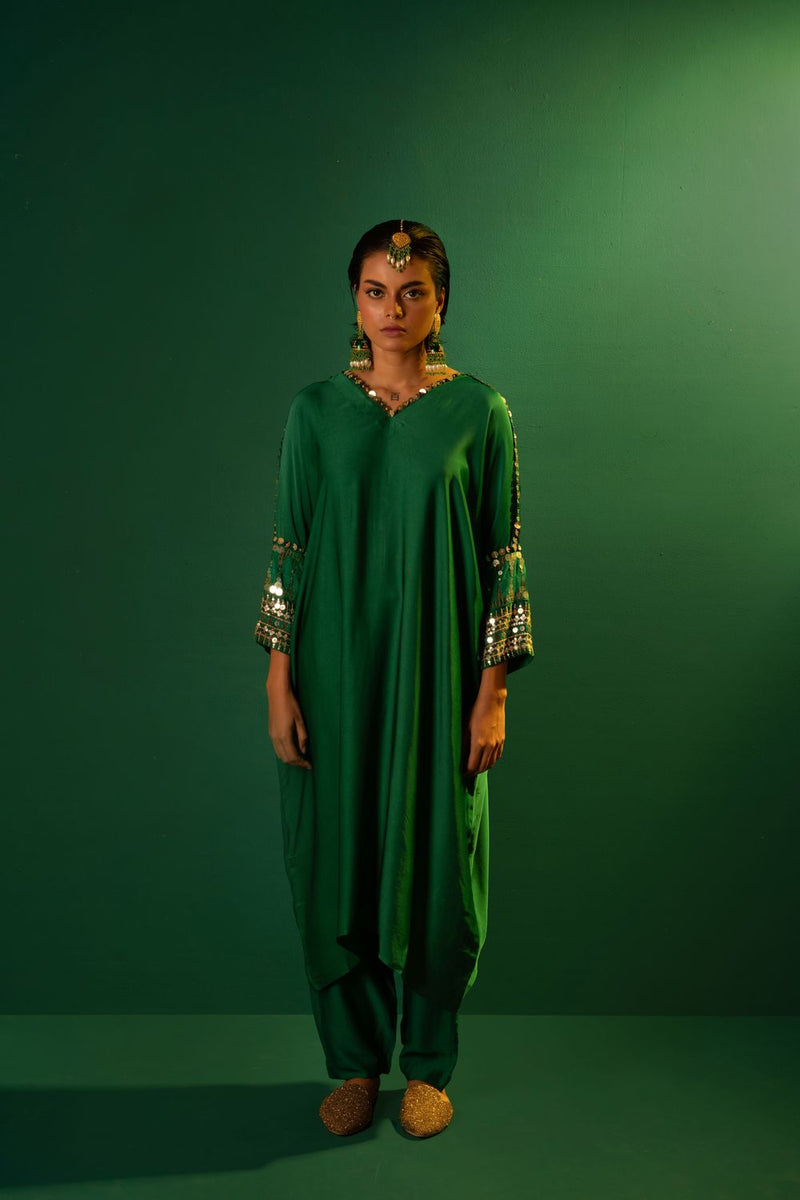 Chamakeen Masai Green Antifit Kurta Set satin by PRAHNAAYA in green color for women Worldwide
