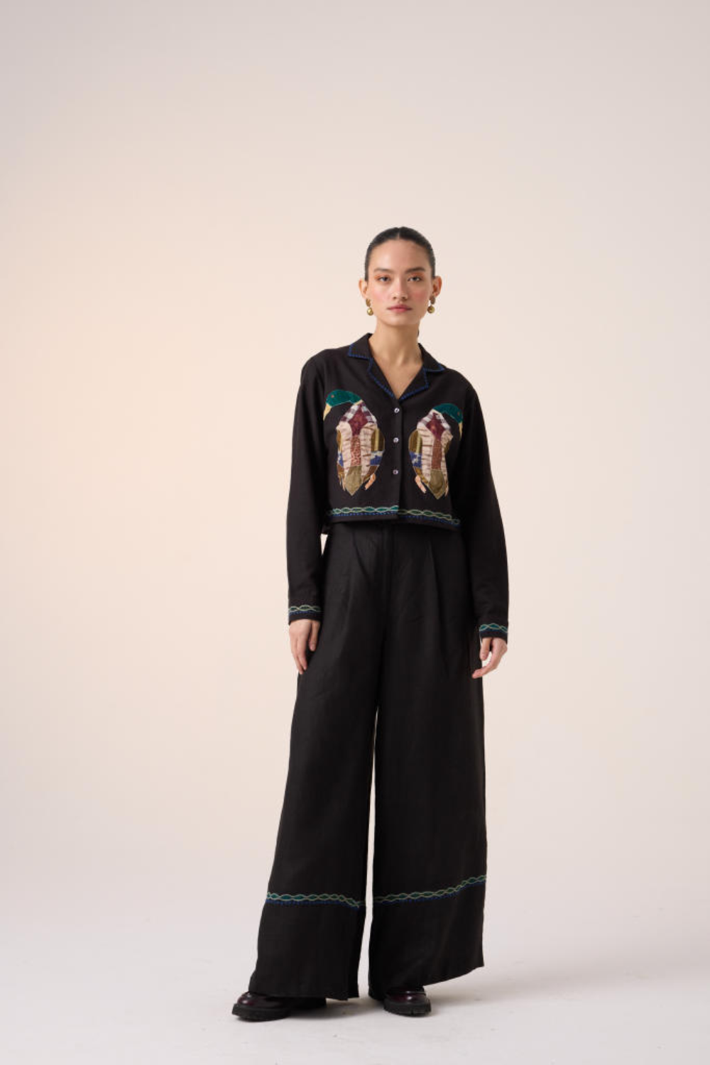 CROP SET-BLACK DUCK APPLIQUE (AVA SHIRT+APPLIQUE PANTS )