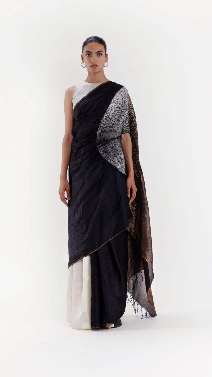 THE HANDSFREE SAREE - METALLIC BLACK AND IVORY