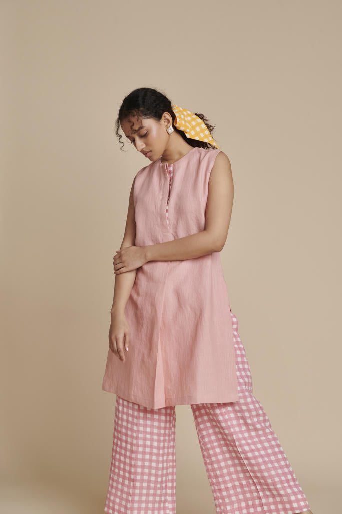 Candy Floss Linen Sleeveless Kurta Set linen by Saphed in pink color for women Worldwide