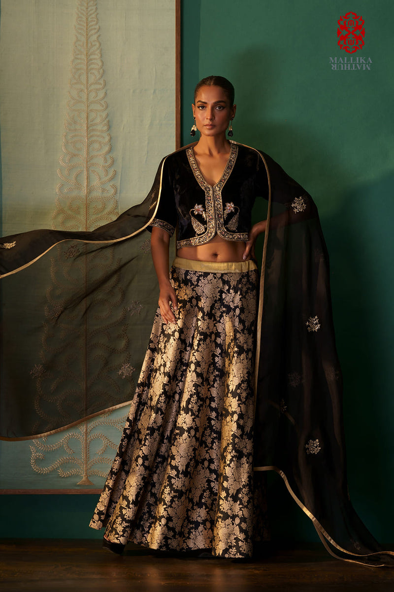 Dupatta kora black embroidered