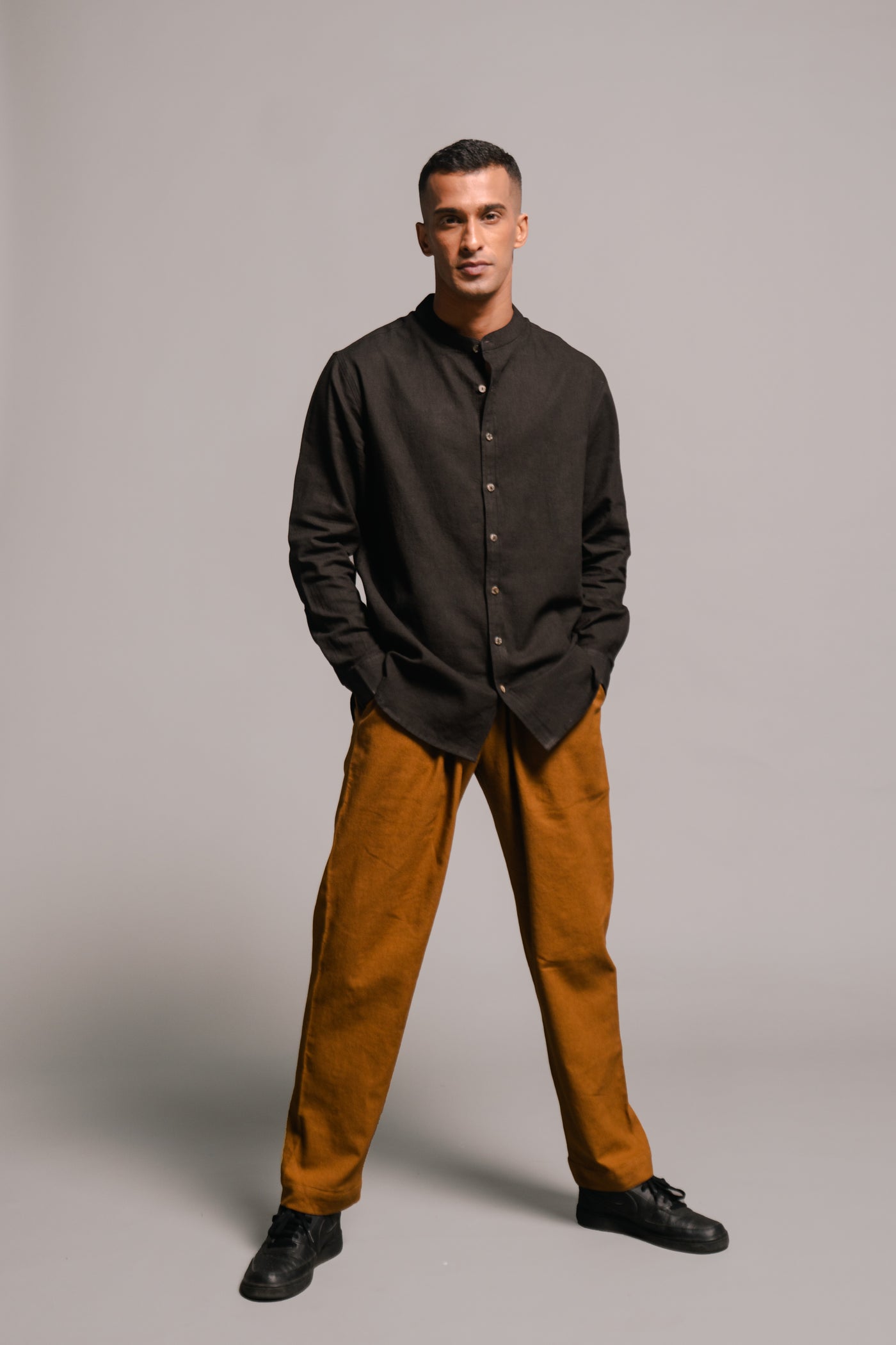 Carbon Co-linen Band Collar Shirt