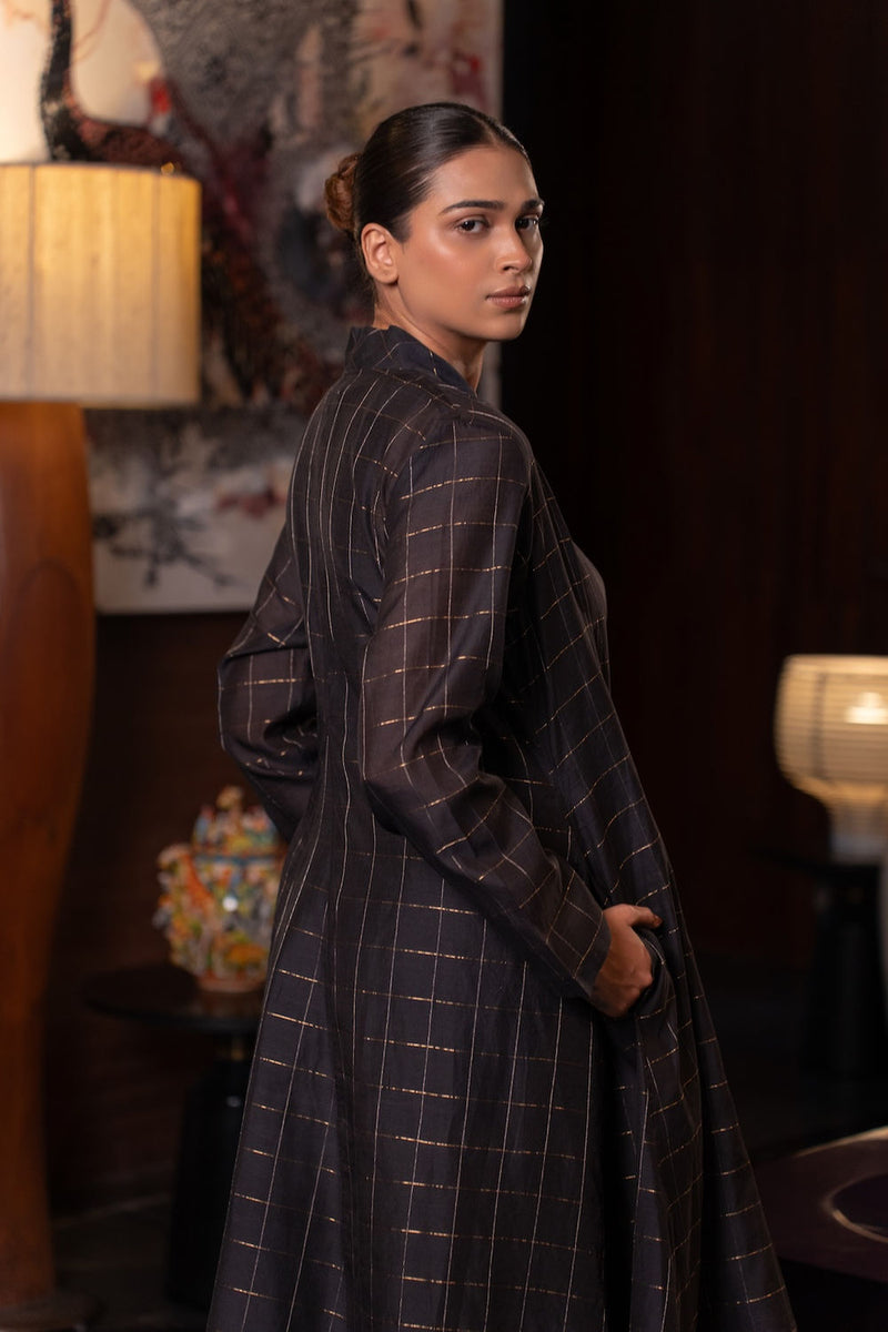 Kuro Chanderi Cape linen by Zanzibar Living in black, gold for women Worldwide