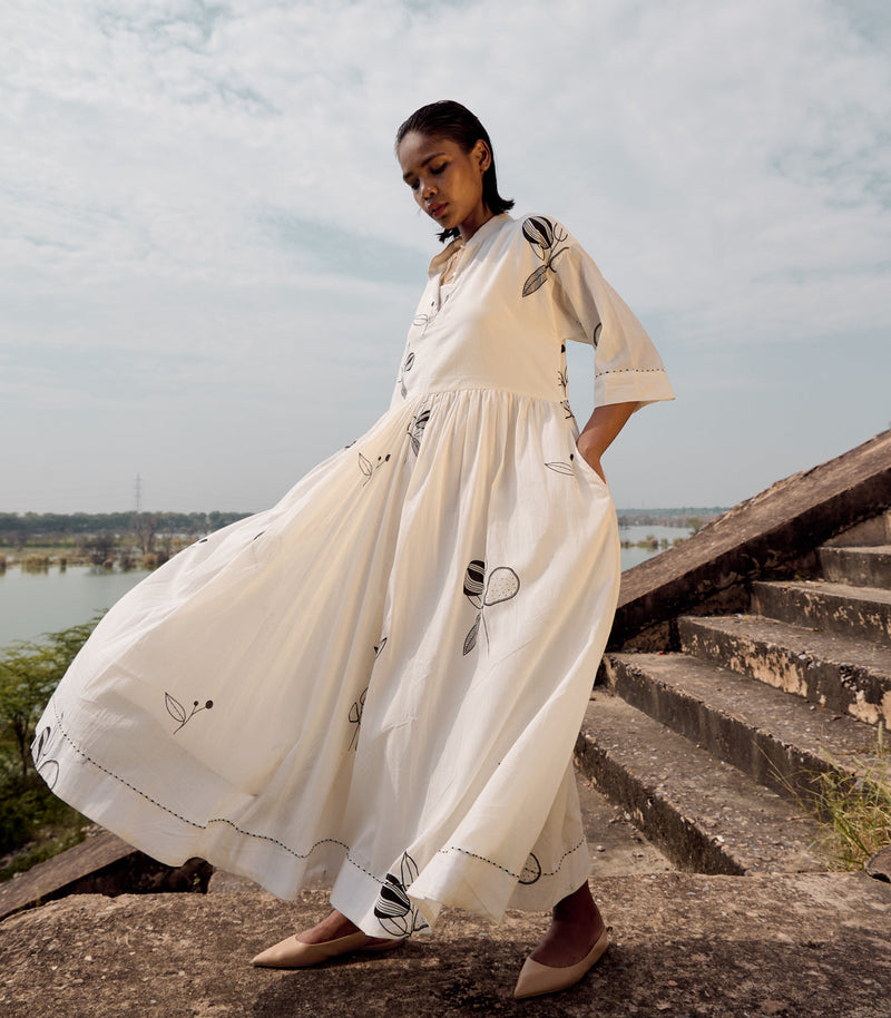 Silverbill maxi dress cotton by Khara Kapas in white for women Worldwide