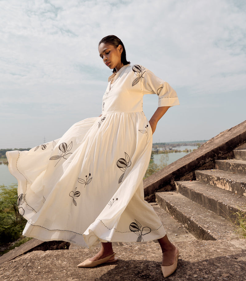 Silverbill maxi dress cotton by Khara Kapas in white for women Worldwide